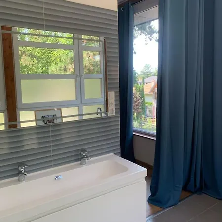 לינה וארוחת בוקר Adele