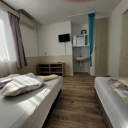 Bed & Breakfast Adele Siófok