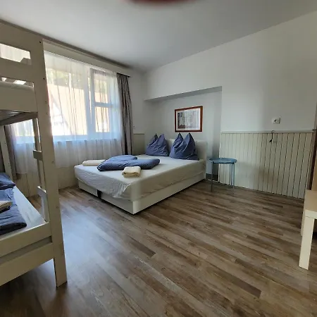 לינה וארוחת בוקר Adele שיופוק