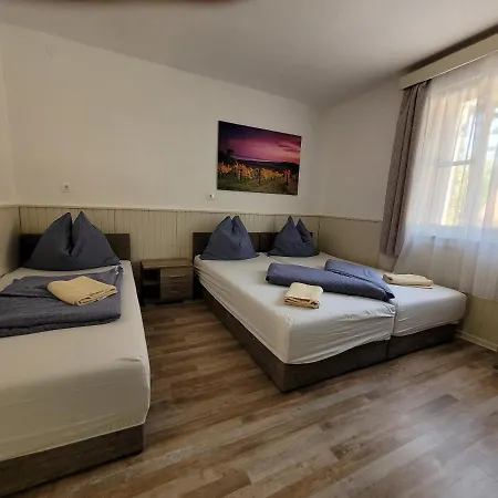 לינה וארוחת בוקר Adele