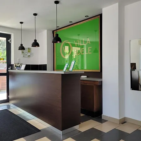 Adele לינה וארוחת בוקר *