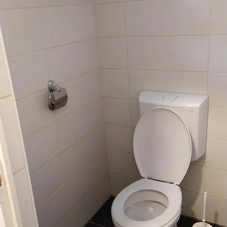 Adele לינה וארוחת בוקר *